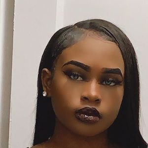 Meet your Posher, Danae